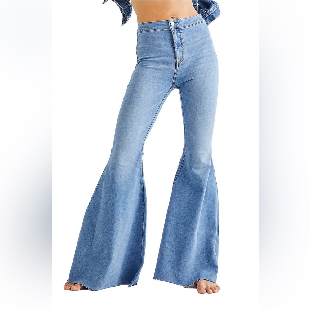 ❌ SOLD! Free People We the Free Just Float On Flare Jeans - read!